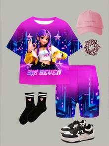 SHEIN Phong cách thể thao Cyberpunk màu tím neon ngọt ngào và cá tính, hình cô gái hoạt hình K-POP, in hình cử chỉ tay số 6-7, bộ 2 món áo thun ngắn tay cổ tròn và quần short thoải mái dành cho bé gái, thích hợp cho mặc hàng ngày, ở nhà hoặc khi chơi thể thao vào mùa xuân/hè. - Nhiều màu - Xem 3
