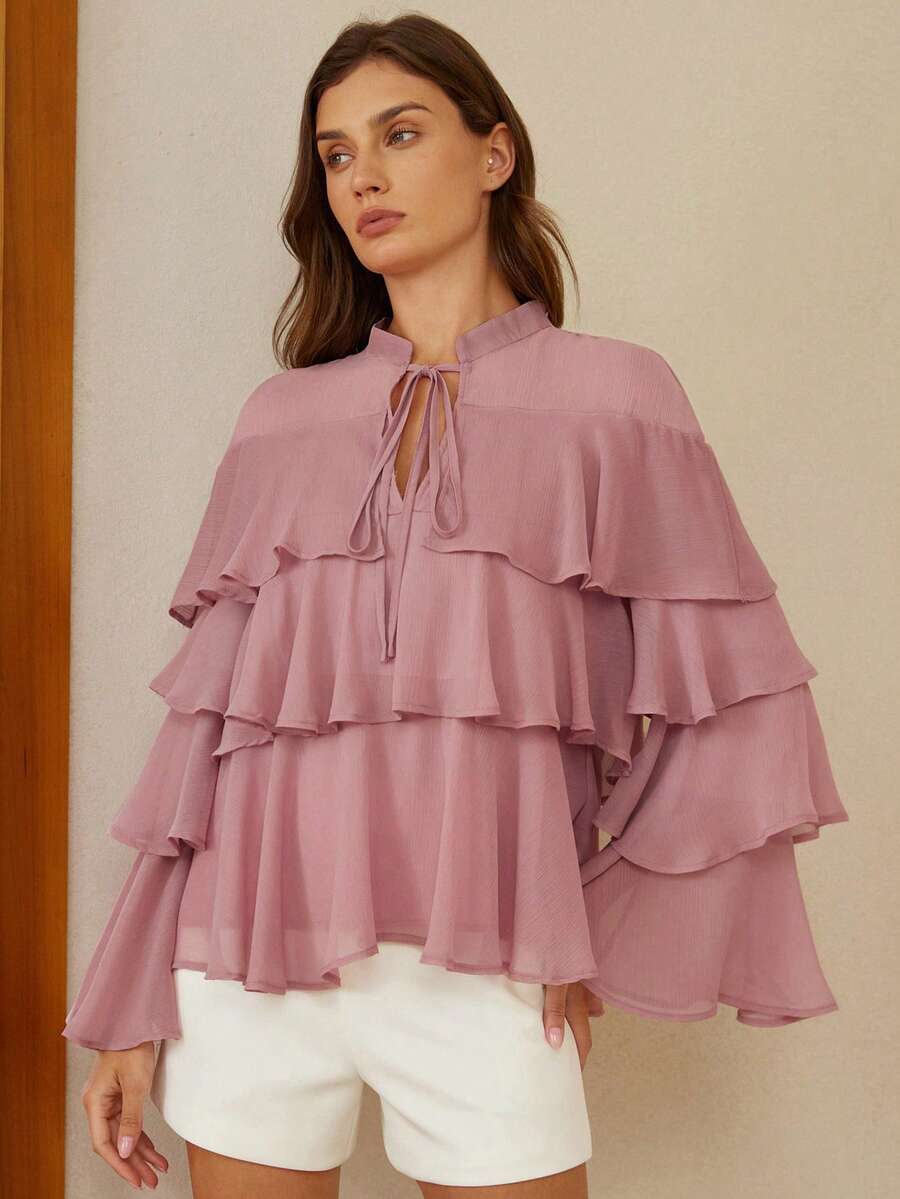 Aveloria Rosie 法式复古极简优雅雪纺褶裥立领系带荷叶边下摆宽松修身女式衬衫 - 粉色 - 查看 1