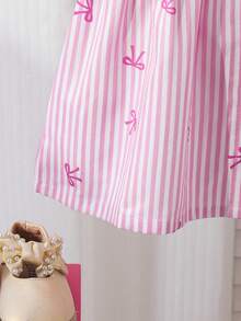 SHEIN Playful Pals 女婴夏季新款休闲时尚学院风条纹蝴蝶结印花花瓣袖衬衫裙，适合日常优雅度假穿着 - 粉色 - 查看 7