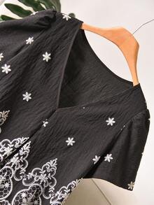 CosyJoli Damen Große Größen Bluse mit floraler Stickerei, kurze Petal-Ärmel, Casual Shirt, besticktes Oberteil für Damen, süße Blusen für Damen, Boho-Tops für Damen, Damen Blusen und Tops, süße Tops Damen Sommer - Schwarz - Übersicht 4