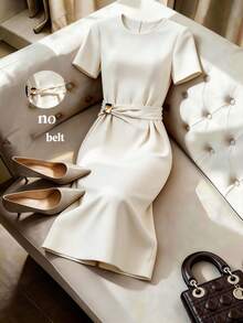 SHEIN Franclia 女士休闲优雅杏色修身圆领短袖连衣裙，配有金属扣腰带，适合日常穿着/新年/商务场合/通勤/休闲度假 - 杏色 - 查看 3