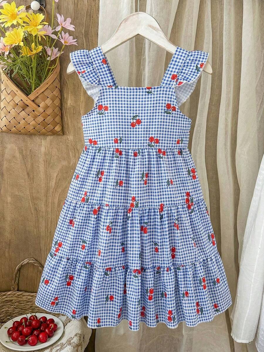 Vintaside Kids 这款少女夏季浅蓝色花园风长款吊带连衣裙，采用梭织面料，A字版型，柔和的浅蓝色调搭配精致的吊带设计，裙摆上点缀着白色小花图案，宛如春日盛开的花朵。肩带的荷叶边设计巧妙可爱，更添甜美层次感。适合假日海滩玩耍、郊游、居家休闲、婚礼、生日、派对表演等各种场合。 - 彩色 - 查看 1