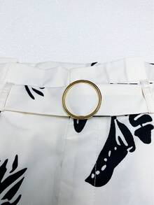 Women's Leaf Print Pleated Casual Versatile Daily Wear Shorts - Black and White - View 3