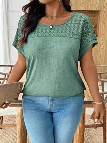 SHEIN Clasi Áo thun nữ cỡ lớn cổ tròn tay ngắn thiết kế khoét rỗng thanh lịch, thoải mái, thích hợp mặc đi làm, tôn dáng mùa hè. - màu xanh lá - Xem 3