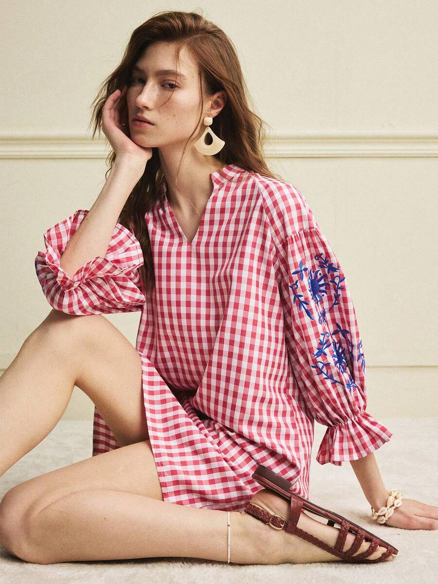 Écloséra 女士休闲度假风红白格子V领灯笼袖刺绣图案连衣裙 - 紅色 - 查看 1