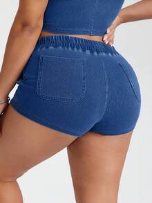 SHEIN CURVE+ 大码夏季休闲修身牛仔短裤，适合夏季嘉年华、通勤、度假、毕业典礼等场合，时尚百搭，Y2K风格，可爱街头风，适合派对、婚礼、商务休闲等各种场合。这款大码牛仔短裙采用弹性腰带和内置短裤设计，穿着舒适，适合夏季和春季穿着，高弹力面料。 - 藍色 - 查看 2