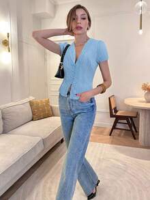 Blusa de mujer con cuello en V, botones y pliegues de encaje francés - Celeste - Ver 5