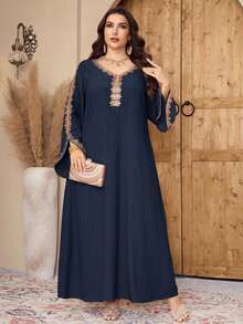 Al Najma Jubah Tradisional Arab Lengan Panjang Wanita Ukuran Besar dengan Dekorasi Aplikasi - Navy Blue - View 6