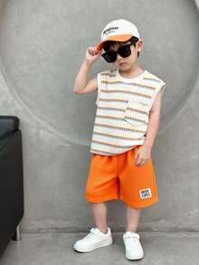 SHEIN Playful Pals 2件套幼儿男童条纹针织背心上衣和撞色短裤套装，带小logo装饰，夏季 - 橘色 - 查看 4
