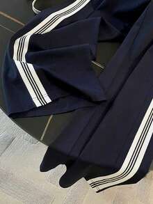 Franclia Áo thun tay ngắn cổ tròn dáng regular fit + Quần ống đứng có túi xéo - Màu xanh hải quân - Xem 6