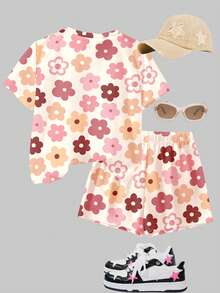 奶油白，可爱甜美的多巴胺粉色碎花图案，少女休闲舒适宽松圆领短袖T恤短裤套装，适合春夏日常、居家、度假、节日等场合，充满春日气息和夏日氛围，轻松舒适的春夏穿搭，时尚少女套装，休闲服饰，儿童碎花图案服装，春夏套装，新款，轻松休闲，春日夏日假期 - 彩色 - 查看 2
