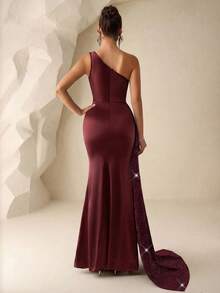 Coutiva Đầm maxi dạ hội đính sequin lệch vai xẻ cao dành cho nữ - Màu Đỏ Sâu - Xem 2