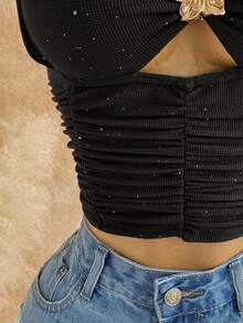 Soleia Blusa feminina casual ajustada com laço no pescoço e detalhes metálicos. - Preto - Ver 4