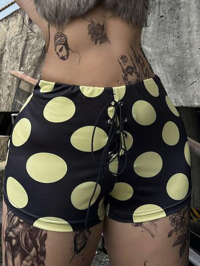 Whyspr Shorts cortos y ajustados con estampado de lunares y contraste de color, con cordón en la cintura para mujeres de talla grande
