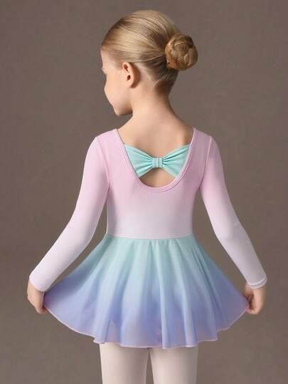 SHEIN Leotardo de ballet de niñas jóvenes con diseño de cuello redondo, lazo en la espalda, suave, cómodo y ligero, con falda de malla. Altamente elástico, se ajusta perfectamente, se estira suavemente contra la piel y es suave y cómodo. Un leotardo elegante y de danza, perfecto para Navidad y San Valentín. Vestido de patinaje de niños arcoíris Vestidos de danza azul bebé Ropa de ballet para niñas Vestido de ballet para niños Unicornio