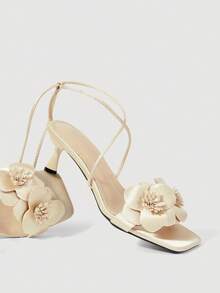 SheIn MOD Sandales à talons hauts élégantes de style féérique romain pour dames, avec fleurs de sardine champagne et talon carré - Champagne - Voir 4