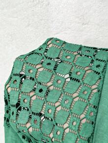 SHEIN Clasi Áo thun nữ cỡ lớn cổ tròn tay ngắn thiết kế khoét rỗng thanh lịch, thoải mái, thích hợp mặc đi làm, tôn dáng mùa hè. - màu xanh lá - Xem 4