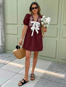 2026 Vestido mini de moda con estampado floral, mangas abullonadas cortas y nudo delantero para mujeres - Burdeos - Ver 4
