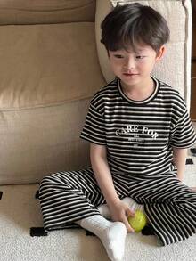 Bộ 2 món cho bé trai: Áo thun cổ tròn in chữ, tay ngắn và quần dệt kẻ caro, thích hợp mặc mùa xuân/hè. - Màu xanh hải quân - Xem 5