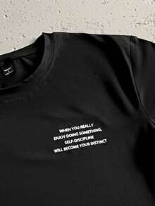 Manfinity Homme 男士休闲标语印花 T 恤和短裤套装，夏季 - 彩色 - 查看 6