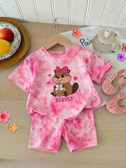 女婴休闲可爱卡通水豚印花短袖短裤两件套，适合夏季度假、休闲放松、舒适自在，小小花朵，休闲穿着，家庭出游季，珍爱的小宝贝，度假童装，度假套装，宝宝必备，轻松假期，舒适感受，女婴日常时尚