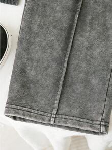 SHEIN Playful Pals 两件套女童针织牛仔套装，新款黑色水洗做旧休闲宽松可爱英文刺绣圆领针织牛仔上衣+宽松刺绣阔腿牛仔裤。时尚女孩必备单品，适合休闲、日常、上学、聚会、派对等场合。 - 淺灰色 - 查看 7