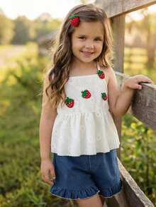 SHEIN Vintaside Kids Conjunto de estilo campestre para niña, hecho de tela jacquard calada beige con decoración de fresas, incluye camiseta de tirantes y shorts vaqueros, adecuado para actividades al aire libre como recoger, picnics y paseos en el parque - Albaricoque - Ver 10