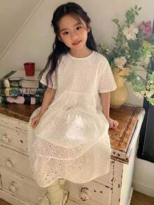 Dazy Kids 少女夏季新款寬鬆休閒度假風純色鏤空刺繡中長洋裝陽光裙 - 白色 - 查看 4