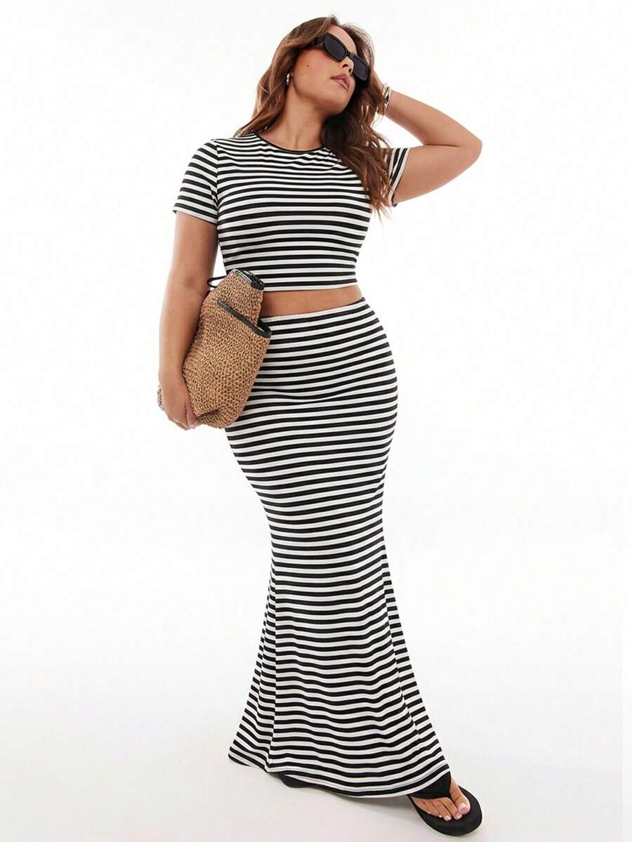 SHEIN EZwear Bộ 2 món áo thun tay ngắn họa tiết sọc mùa hè cỡ lớn kèm chân váy - Nhiều màu - Xem 1