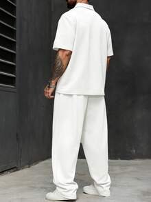 Manfinity Homme 加大码男士纯色短袖 Polo 衫和休闲裤套装 - 白色 - 查看 2