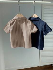 SHEIN 2件套男女宝宝休闲度假梭织短袖衬衫，春夏宝宝服装，短袖上衣 - 彩色 - 查看 2