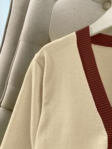 Franclia Cardigan V-Neck Slim Fit Gaya Korea Minimalis dengan Blok Warna untuk Musim Semi/Gugur Terbaru, Enerjik & Awet Muda, Serbaguna untuk Wanita - Krem - View 5