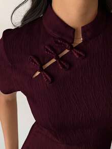 Aloruh 杏色新款中式立领短袖束腰衬衫，春夏新款女装 - 酒紅色 - 查看 3