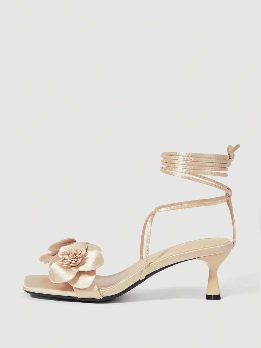 SheIn MOD Sandales à talons hauts élégantes de style féérique romain pour dames, avec fleurs de sardine champagne et talon carré - Champagne - Voir 1
