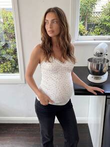 SHEIN Maternity Lace Floral Print Fitted Camisole Top Maternity Tops Summer Maternity Tank Top Pregnant Outfits Summer Pregnancy Shirts Breastfeeding Shirt Nursing Tank Top Flower Top Summer Top Low Cut Top Feminine Tops Sexy Summer Tops - Multicolor - View 2