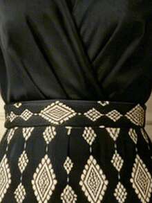 Franclia V-Neck Pleated Fashionable Minimalist Elegant Delicate Ethereal Long Sleeve Black & Gold Foil Print Jumpsuit, Women's Spring Autumn Apparel, Graceful Romantic Women's Clothing, Autumn Women's Wear, Women's Banquet Jumpsuit, Women's Black Jumpsuit, Women's High-End Black & Gold Jumpsuit - Black - View 4