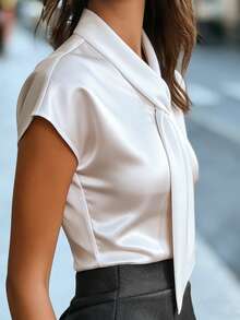 SHEIN Áo sơ mi ngắn tay mùa hè thanh lịch, cổ buộc nơ, chất liệu poplin satin, màu trắng, dáng rộng, phù hợp cho đi làm, công sở, dự tiệc, hẹn hò, phong cách xuân/hè. Áo sơ mi satin nữ, áo sơ mi lụa nữ, áo kiểu nữ, áo kiểu thanh lịch, áo kiểu nữ trang trọng, áo sơ mi nữ mùa hè. - trắng - Xem 4