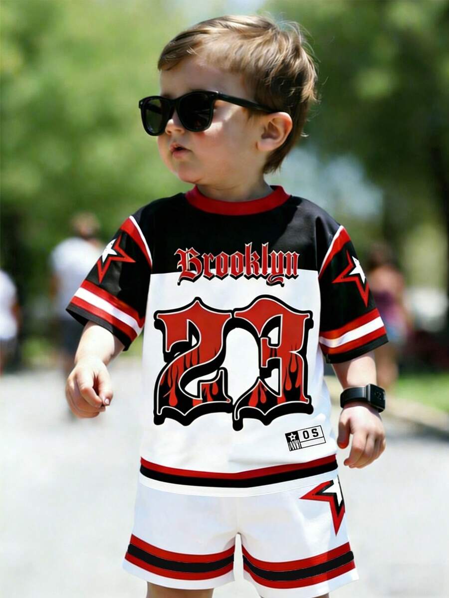 一套幼儿男童休闲街头时尚运动风火焰数字23字母印花撞色条纹星形图案圆领短袖T恤和配套短裤套装，适合春夏户外、运动、上学穿着。 - 彩色 - 查看 1