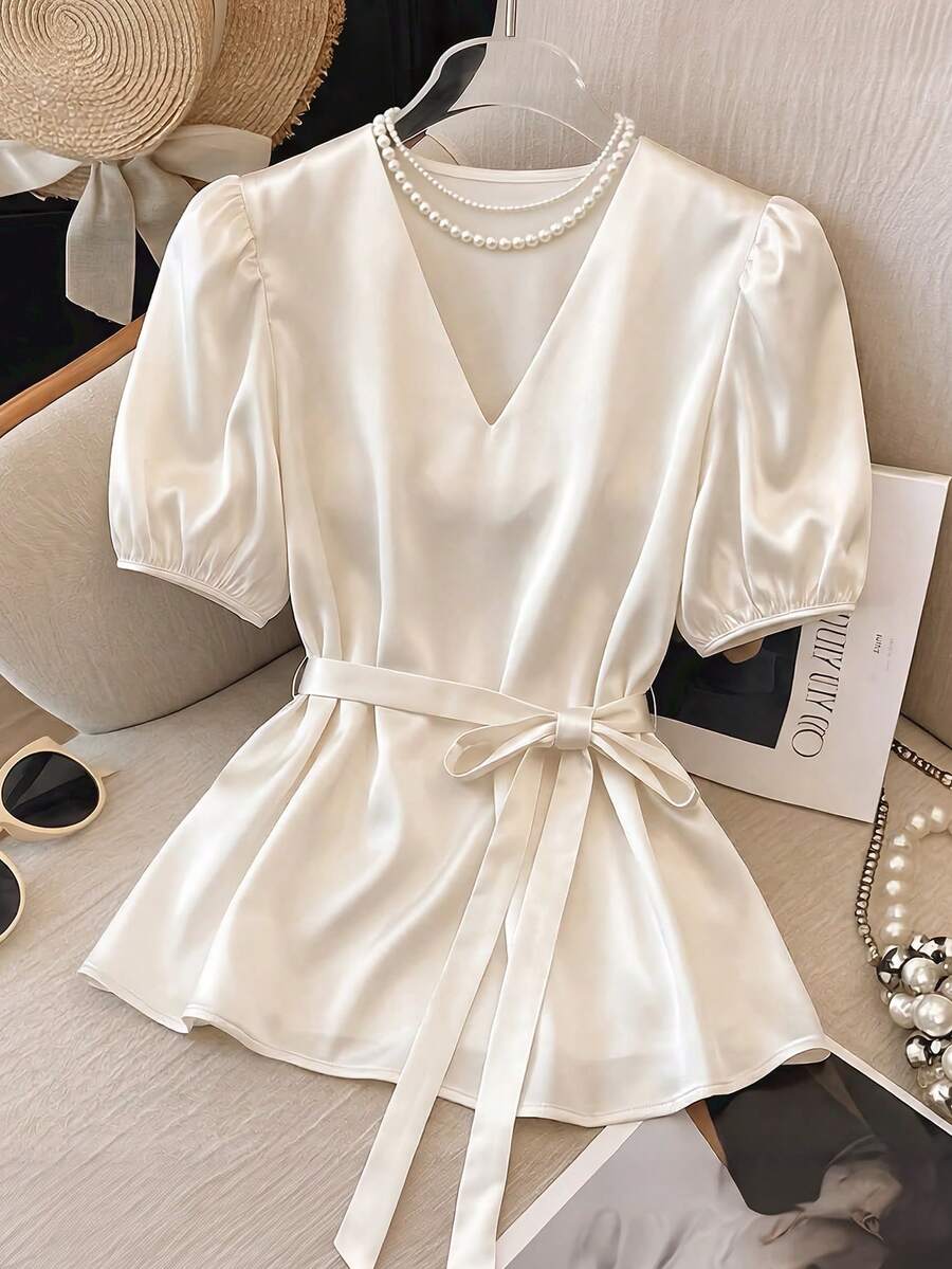 Lyxana Blouse ample en satin blanc perlé à encolure en V et manches à volants, avec ceinture, style élégant français pour femmes en été - Blanc - Voir 1