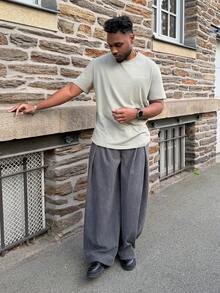 Heavens Edit Pantalon ample à plis à la taille, boucle de ceinture, poches en velours côtelé, couleur unie pour hommes - Gris - Voir 1