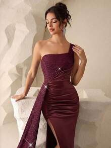Coutiva Đầm maxi dạ hội đính sequin lệch vai xẻ cao dành cho nữ - Màu Đỏ Sâu - Xem 4
