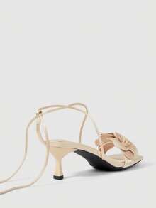 SheIn MOD Sandales à talons hauts élégantes de style féérique romain pour dames, avec fleurs de sardine champagne et talon carré - Champagne - Voir 3