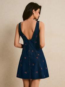 Poéselle 女士深V领樱桃刺绣图案单排扣休闲度假牛仔连衣裙 - 深色水洗藍 - 查看 2