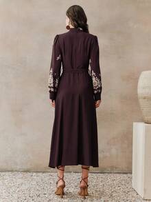 Anewsta 紫色V领花瓣袖花卉刺绣腰带优雅复古连衣裙，适合女士，春夏款 - 紫色 - 查看 2