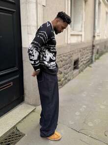 Heavens Edit ANDREILEE 秋冬欧美风男女通用休闲复古抽象字母报纸印花提花针织圆领毛衣 - 黑色 - 查看 4