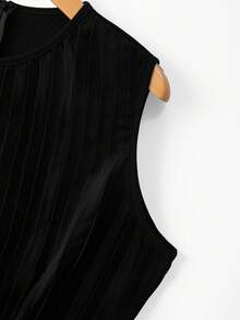 GlowEve CURVE Regata Elegante com Cintura Ajustada Plus Size + Calça Larga de Perna Larga Solta Moda Plus Size - Preto - Visão 3
