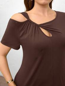 Reflora Plus Size Women Elegant Round Neck Hollow Out Twist Knot T-Shirt - Coffee Brown - View 4