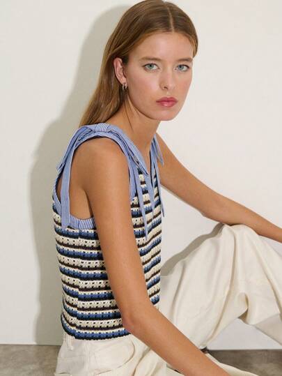 Nöista Áo kiểu dáng rộng cổ chữ V phối nhiều chất liệu, phần thân áo họa tiết sọc ngang, cổ áo và viền tay áo bằng vải dệt kim, điểm nhấn là nơ ở vai. Thích hợp cho mùa hè, mùa xuân, các lễ hội âm nhạc, dạo phố, đi biển, du lịch, nghỉ lễ dành cho nữ.