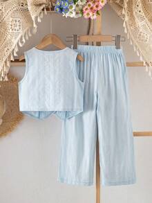 SHEIN Genkimix Kids Set de 2 piezas: Camiseta de tirantes azul con lazo decorativo con botones al frente y pantalones de pierna ancha. Conjunto casual adecuado para uso diario, eventos, formal, vuelta al colegio - Azul - Ver 2