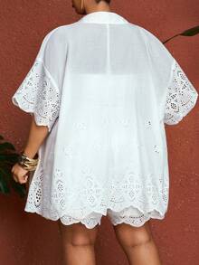 SHEIN CURVE+ 2025春夏新款音乐节、复活节、西部风、波西米亚风、纳什维尔风格连衣裙，适合生日派对、毕业典礼、学生装、日常穿着，百搭休闲，适合度假、邮轮、海滩、海边、日光浴、休闲度假村等场合，黄色蕾丝镂空性感透视上衣短裤套装，宽松大码两件套 - 白色 - 查看 2